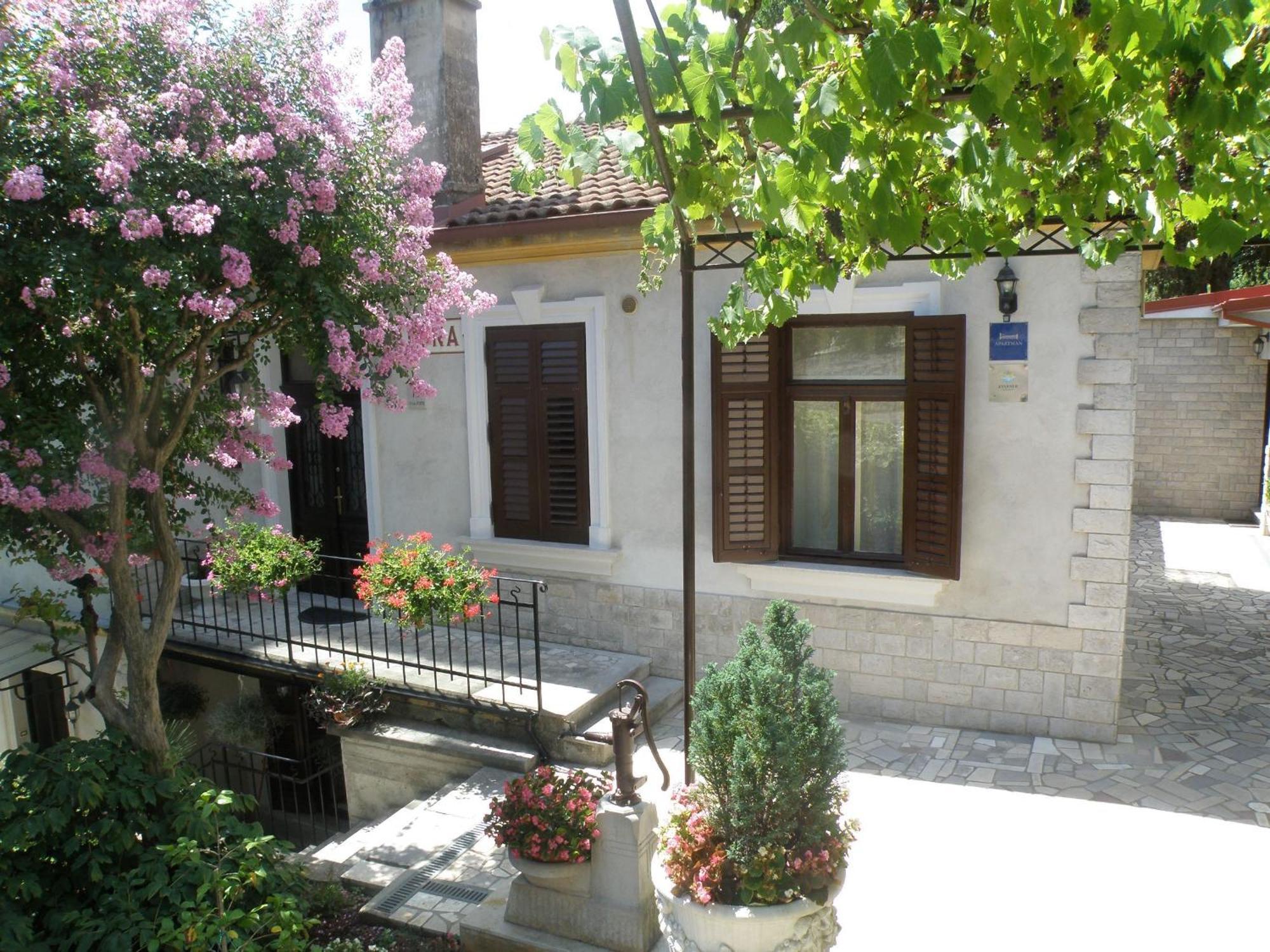 Apartments Villa Salona Опатия Стая снимка